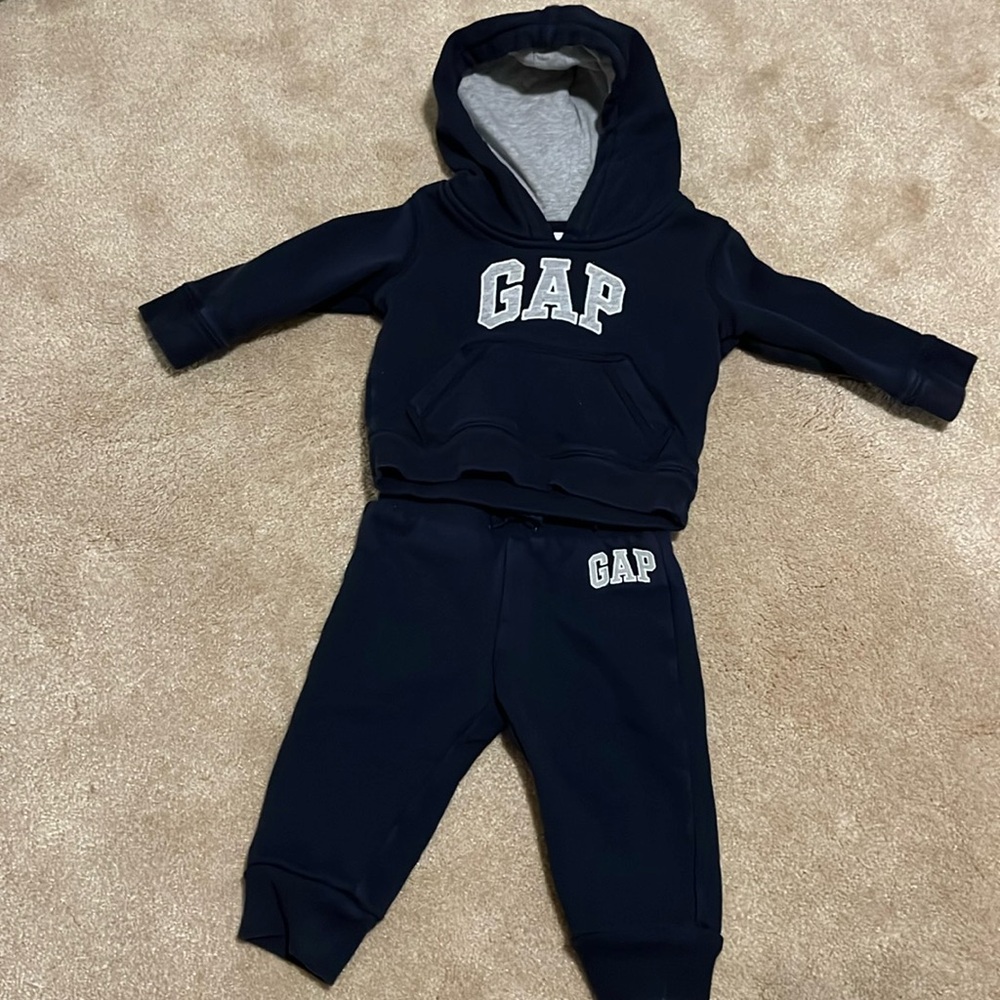 Navy GAP sweatsuit